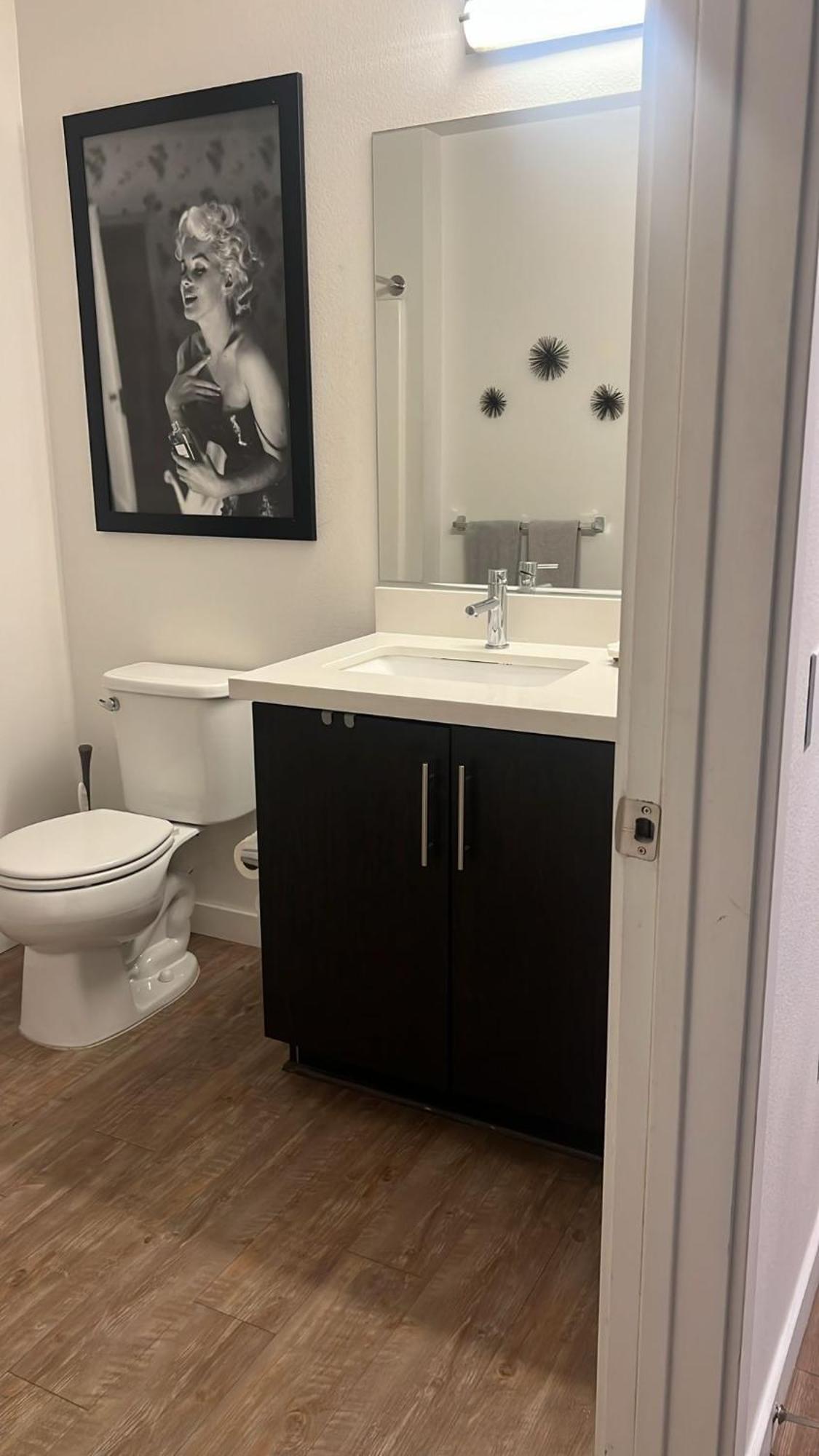 Apartament Exceptional Loft Free Parking And Wifi Los Angeles Zewnętrze zdjęcie