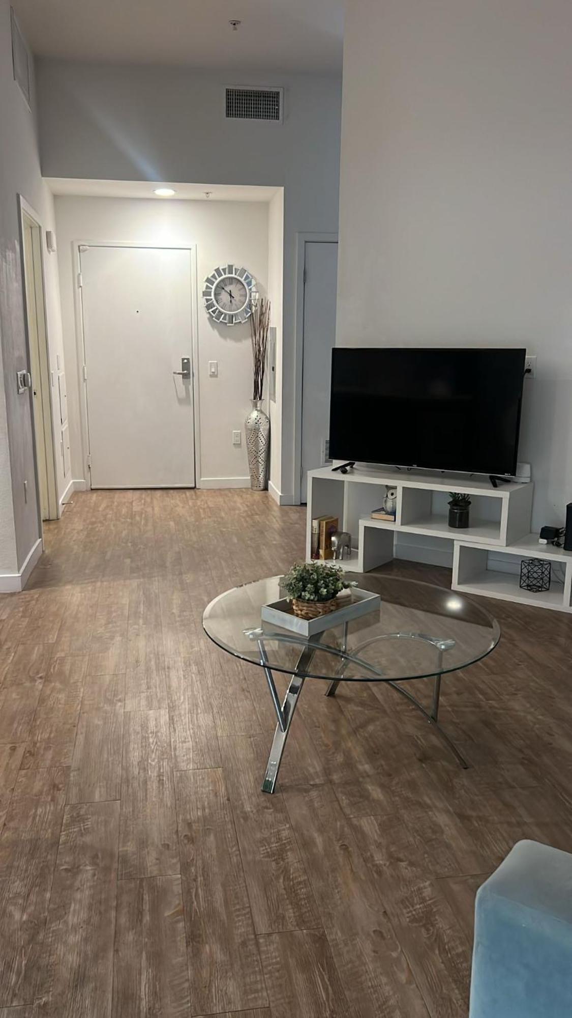 Apartament Exceptional Loft Free Parking And Wifi Los Angeles Zewnętrze zdjęcie